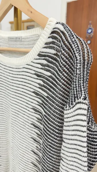 blusa de linha, listrada preta e off-white m