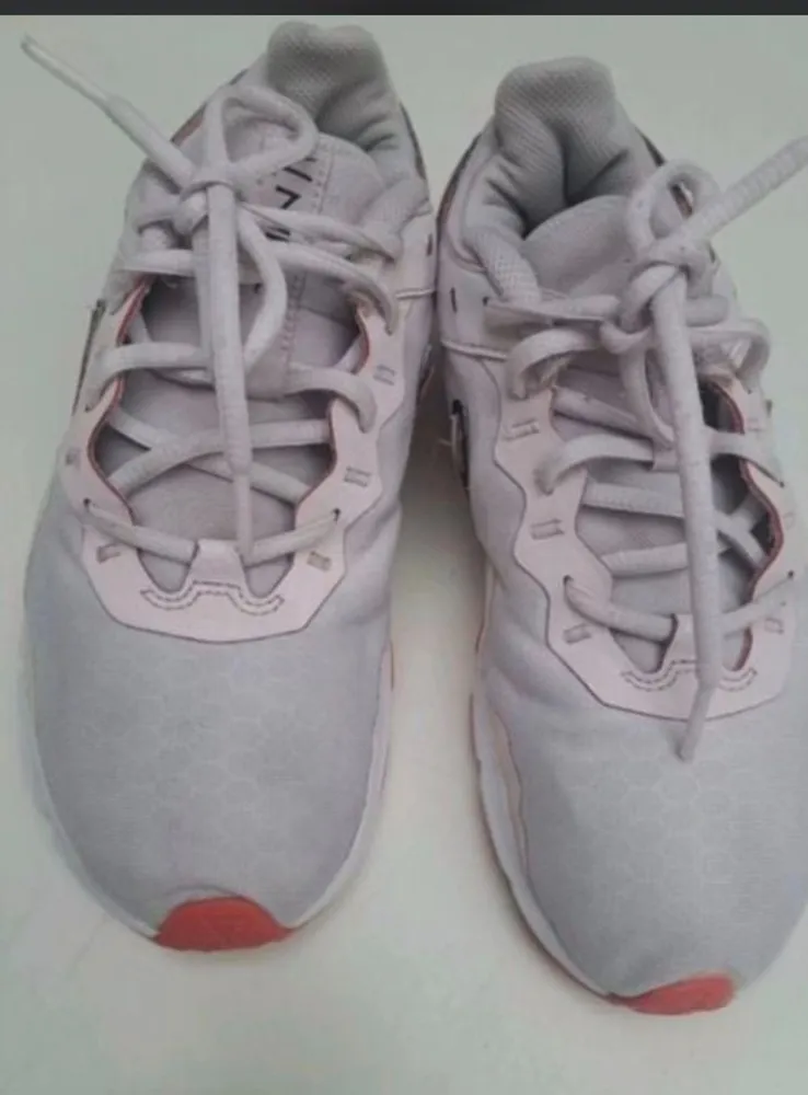 Tênis  Nike Legend Essential 2 tamanho 37,5