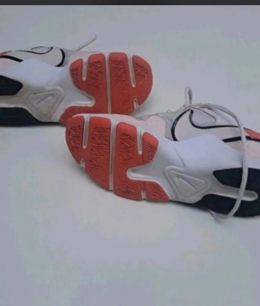 Tênis  Nike Legend Essential 2 tamanho 37,5