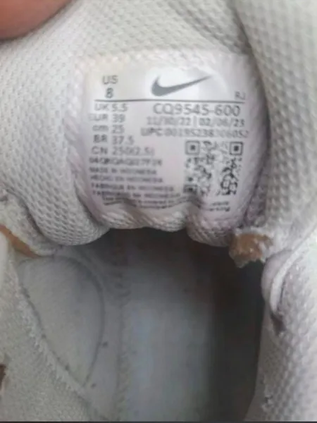 Tênis  Nike Legend Essential 2 tamanho 37,5