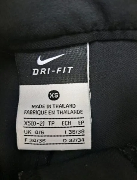 short nike dri-fit preto