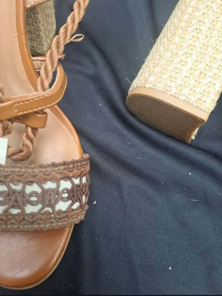 Sandália Ariany Soares tamanho 36