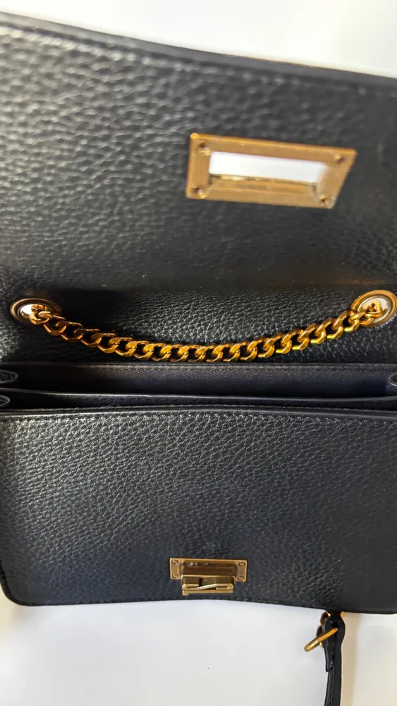 Bolsa tiracolo preta Santa Lolla