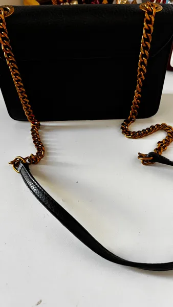 Bolsa tiracolo preta Santa Lolla