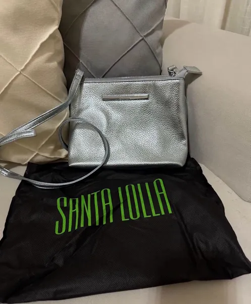 bolsa tiracolo prateada nova santa lolla