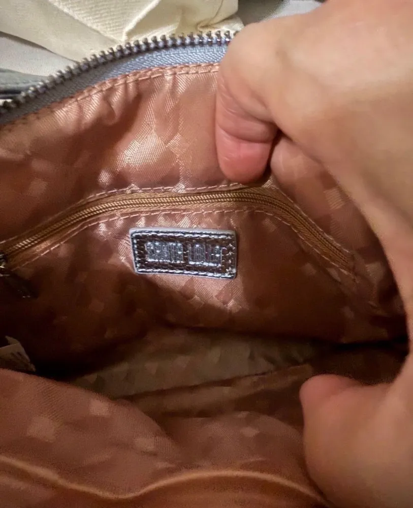 bolsa tiracolo prateada nova santa lolla