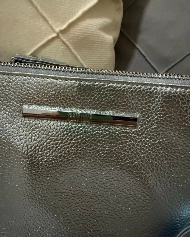 bolsa tiracolo prateada nova santa lolla