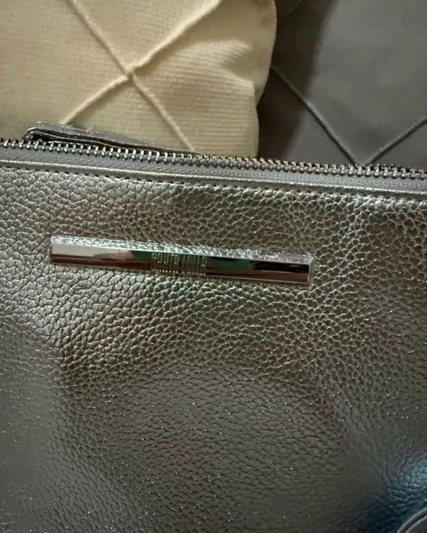 bolsa tiracolo prateada nova santa lolla