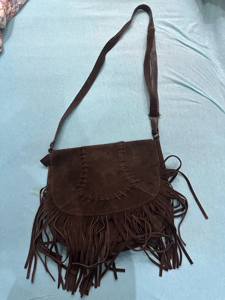 Bolsa com franja em couro ( camurça) marrom