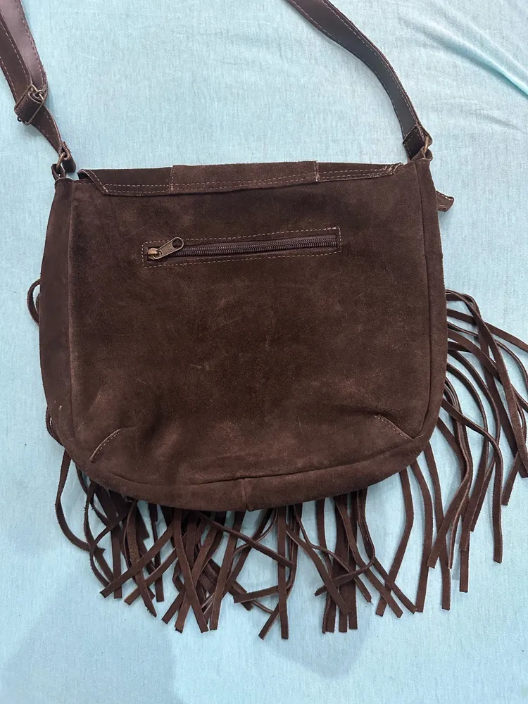 Bolsa com franja em couro ( camurça) marrom