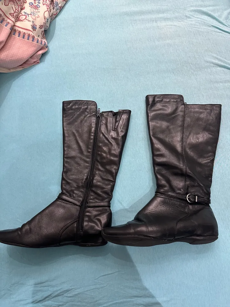 Bota cano alto em couro preto