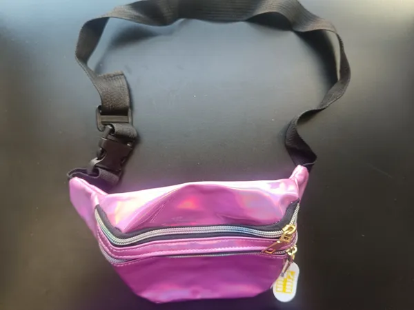 Pochete holográfica rosa