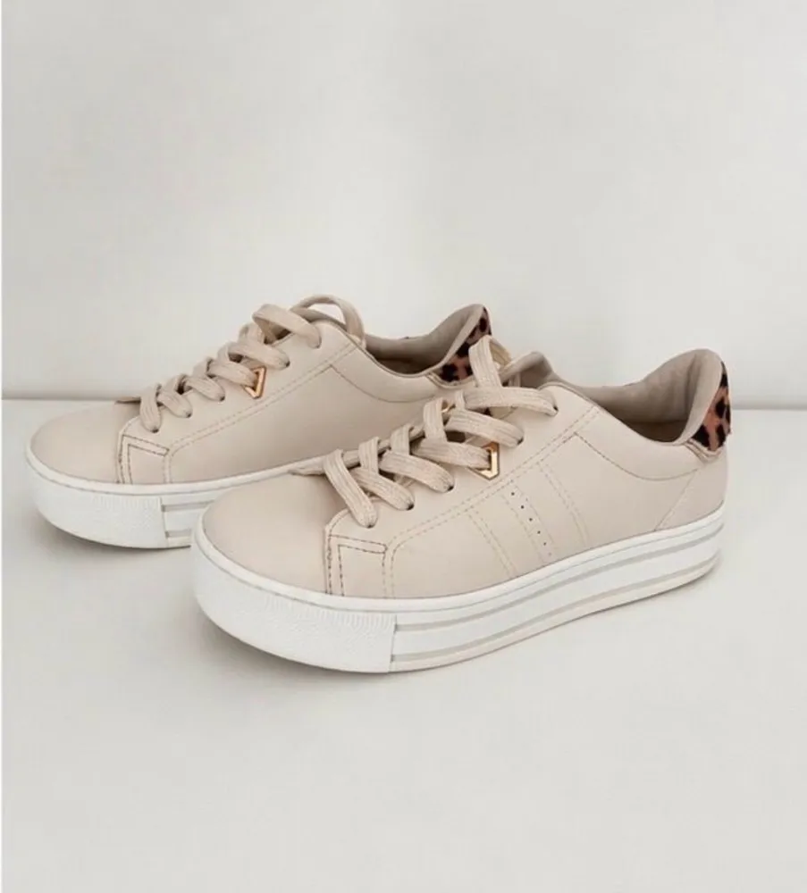tenis plataforma bege