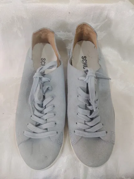 tenis em camurça