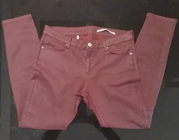 calça zara sarja resinada vinho 40