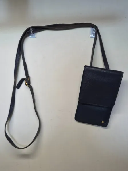 mini bolsa le postiche em couro