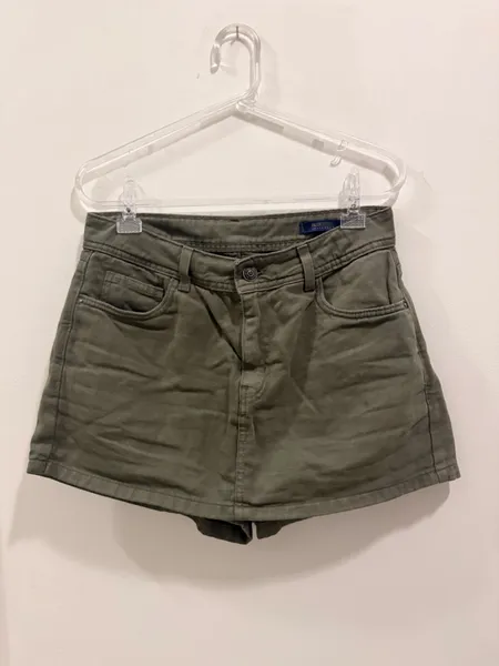 short saia verde militar