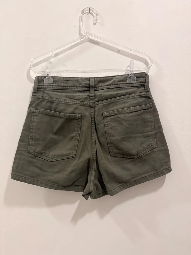 short saia verde militar