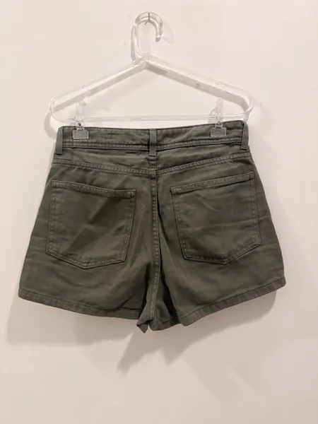 short saia verde militar