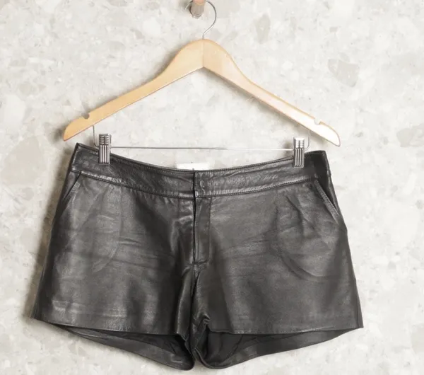 Short couro legítimo