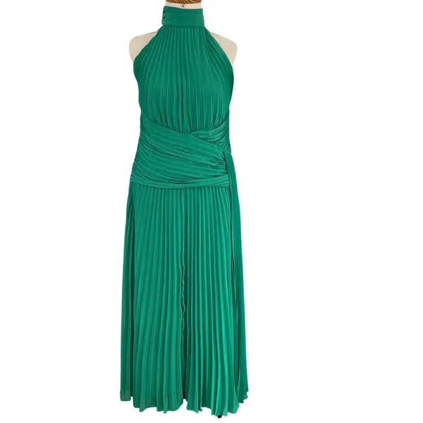 Vestido de festa longo verde.         G