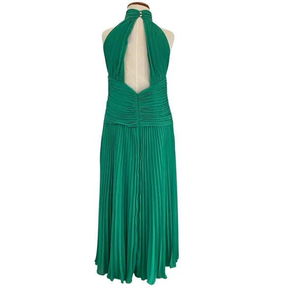 Vestido de festa longo verde.         G