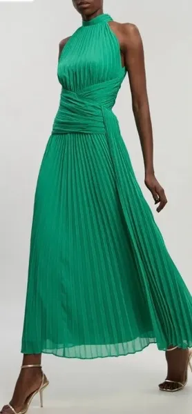 Vestido de festa longo verde.         G