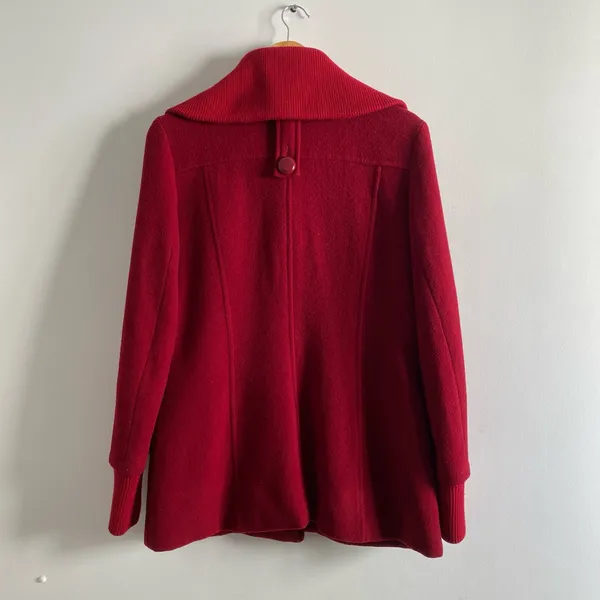 Casaco de Lã vermelho da Nutrisport.        P