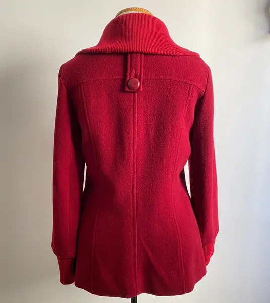 Casaco de Lã vermelho da Nutrisport.        P