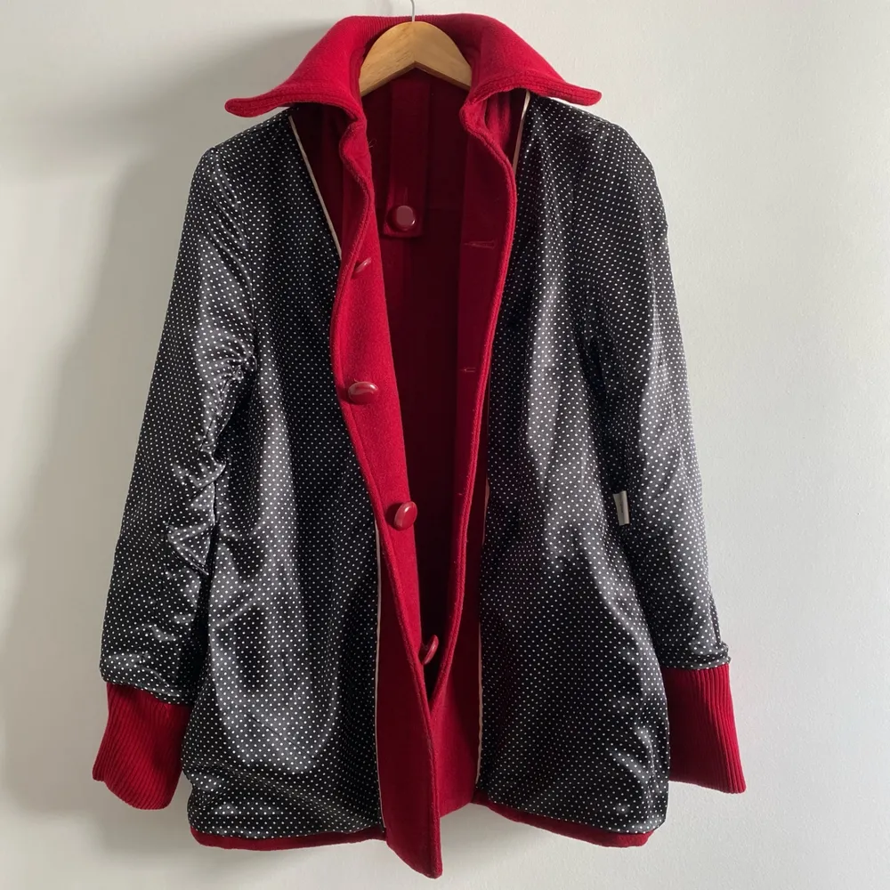 Casaco de Lã vermelho da Nutrisport.        P