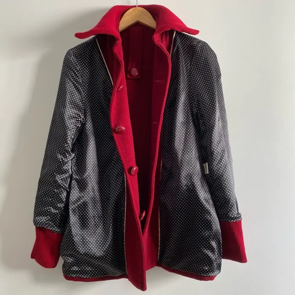 Casaco de Lã vermelho da Nutrisport.        P