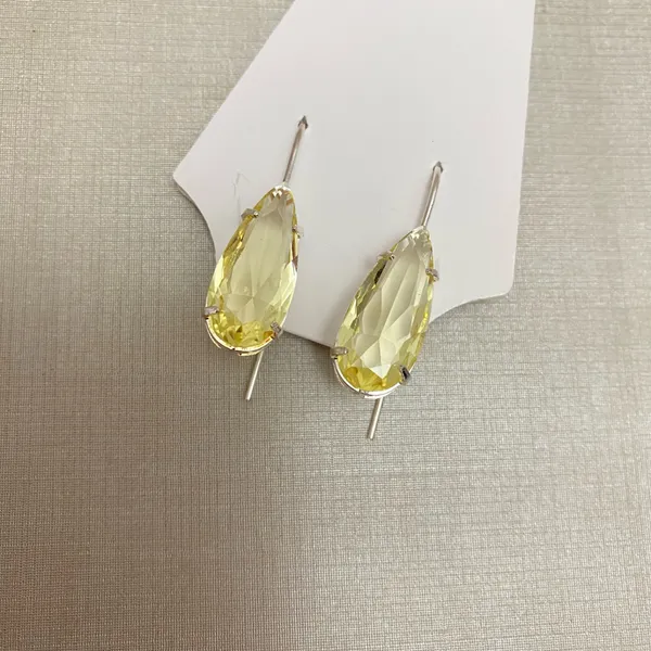 Brinco folheado a prata com cristal facetado lemon