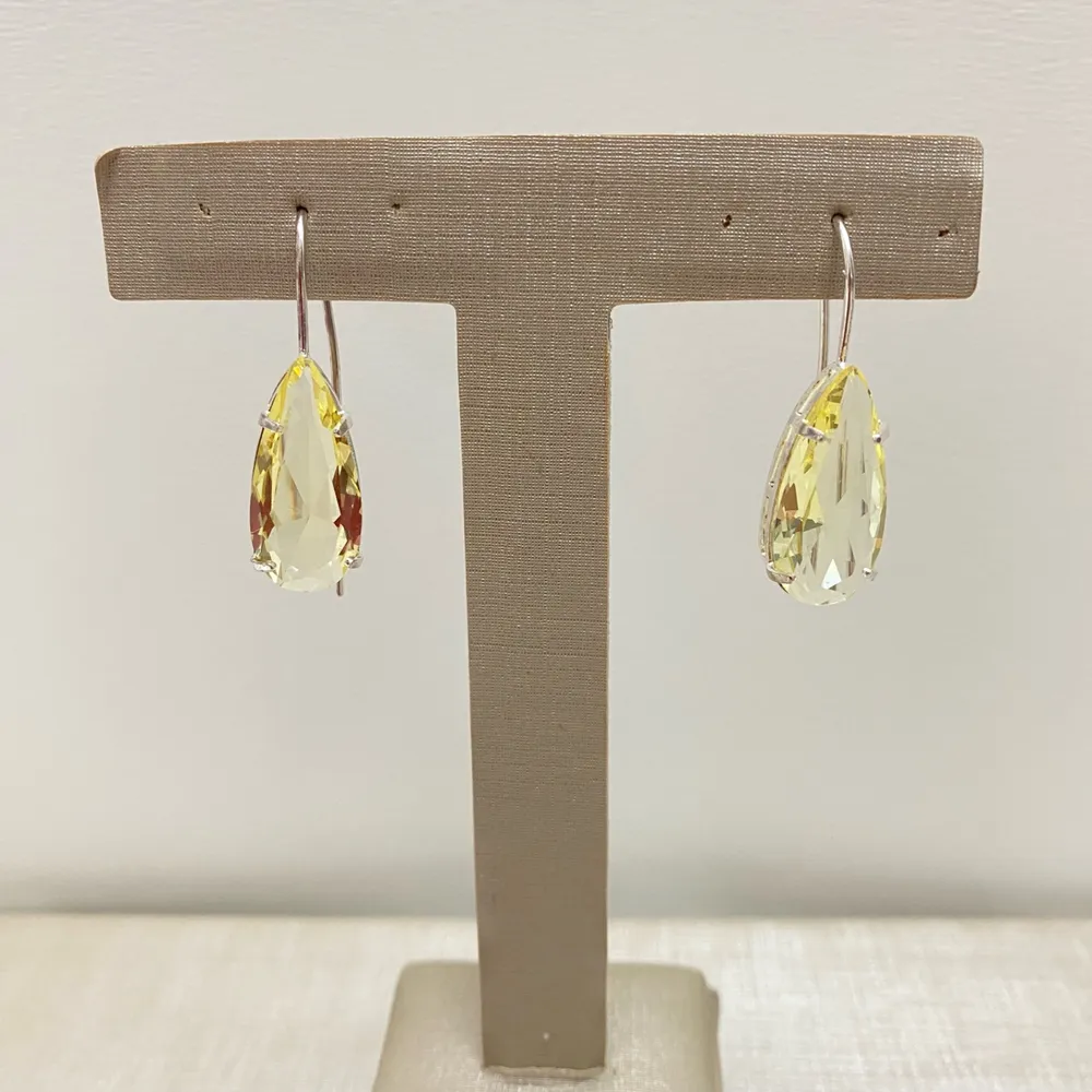 Brinco folheado a prata com cristal facetado lemon