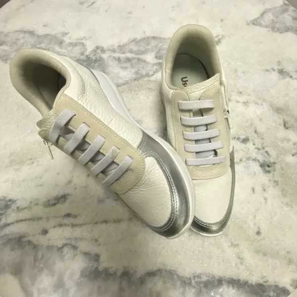 Tenis branco com prata da Usaflex.          38