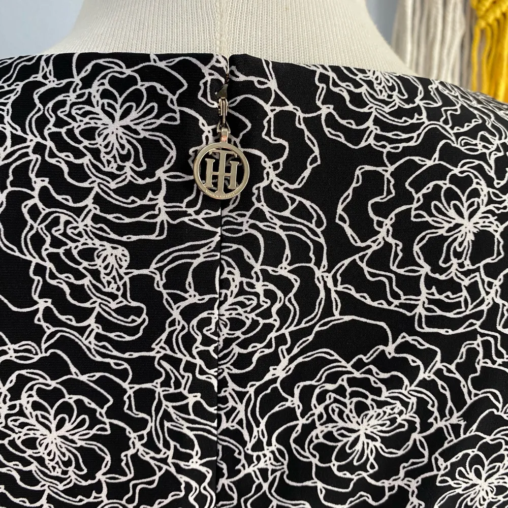 Vestido de festa com gola bordada        G