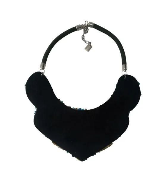 Colar estilo pala, bordado com miçangas cristais