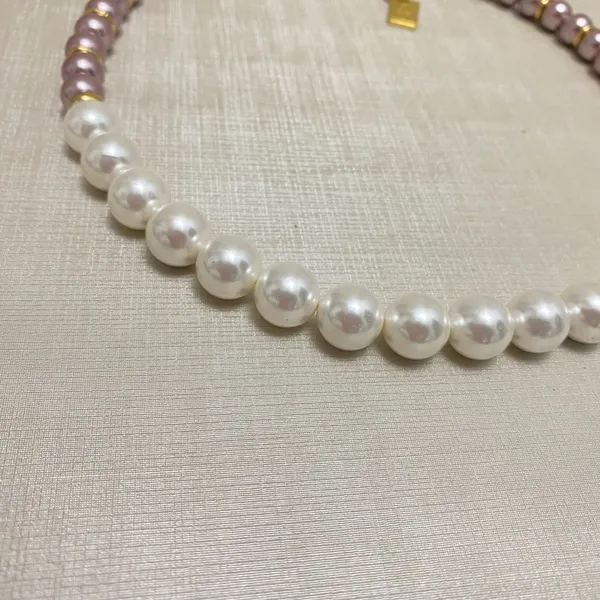 Colar com pérola shell e pérola ouro velho