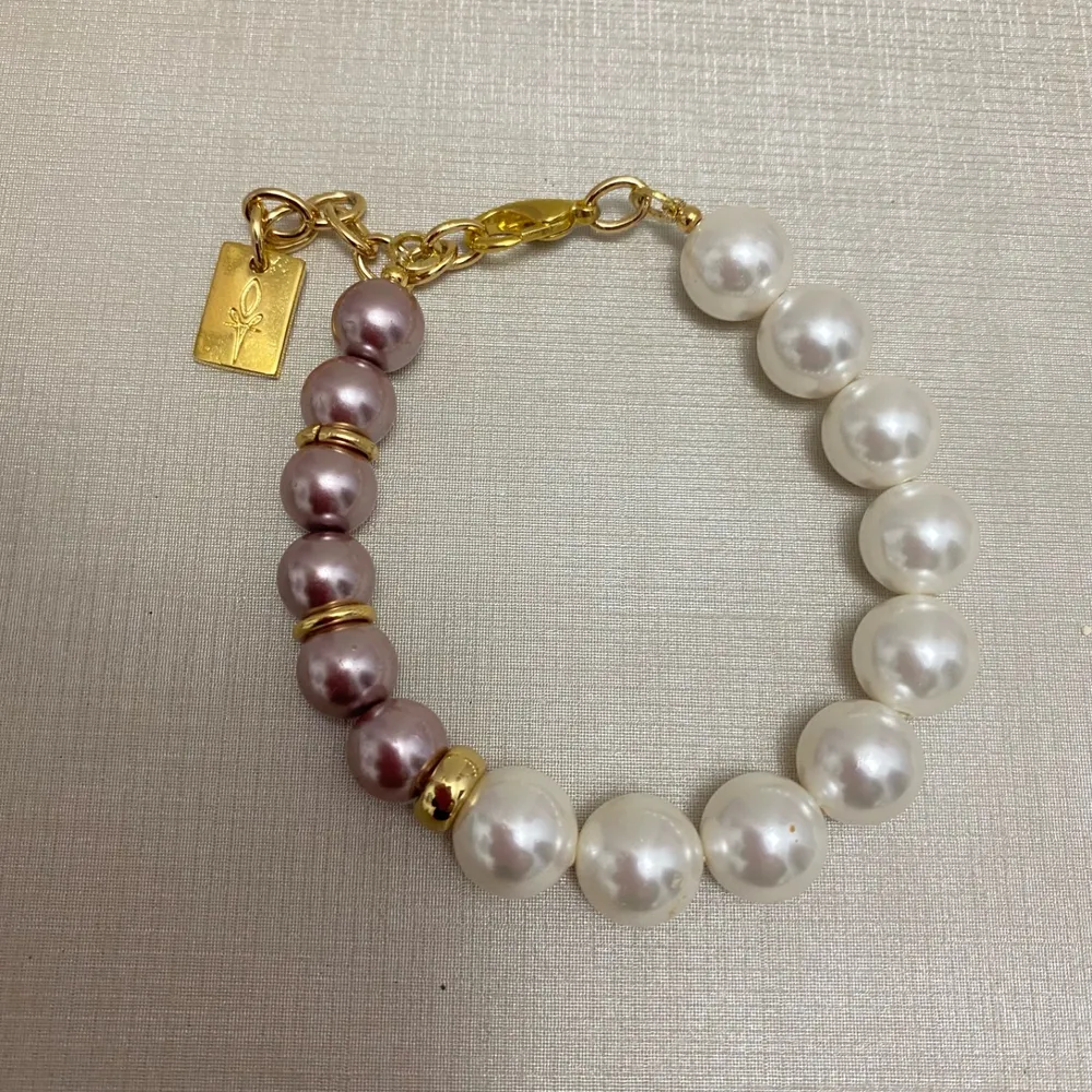 Pulseira com pérola shell e pérola ouro velho