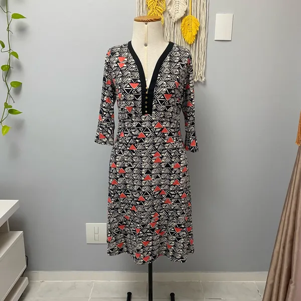 Vestido em microfibra estampado da Priori.      G
