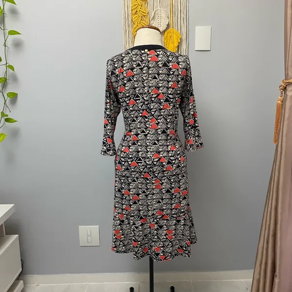 Vestido em microfibra estampado da Priori.      G