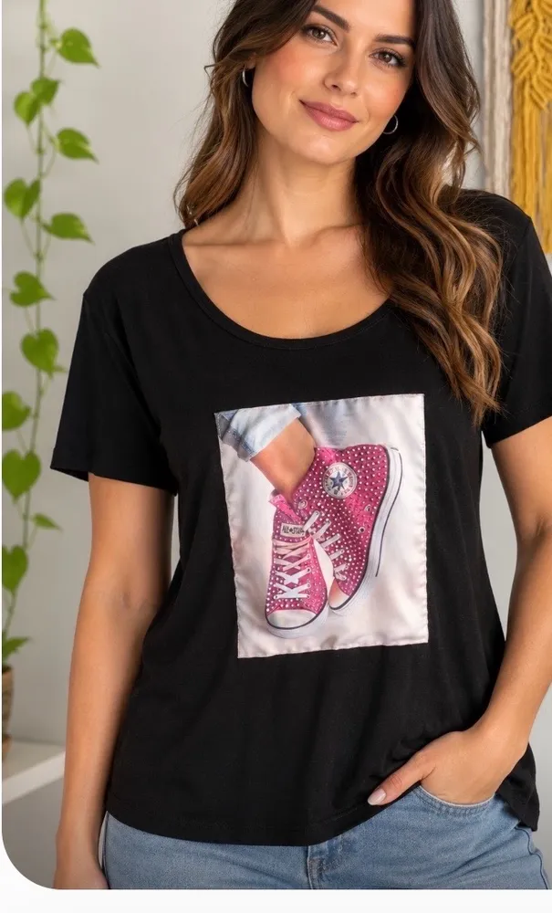 Camisetão com estampas e aplique brilhante.       GG