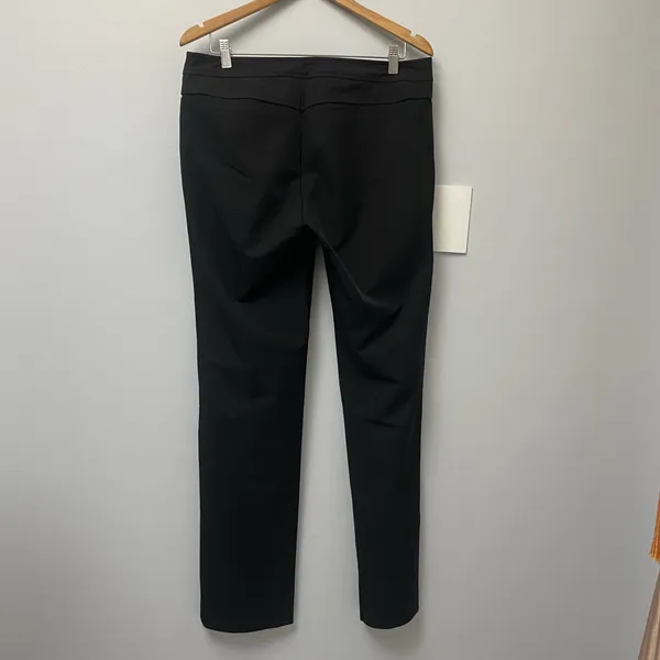 Calça preta da Cori.        44