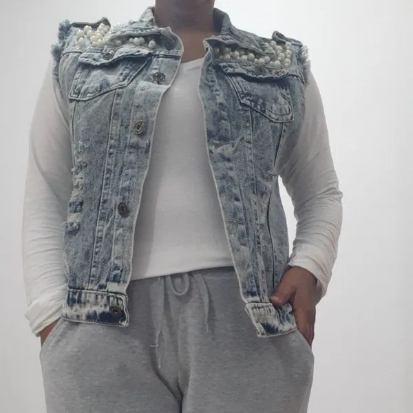 colete jeans com aplicação de perolas da bluelover