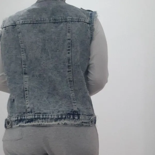 colete jeans com aplicação de perolas da bluelover