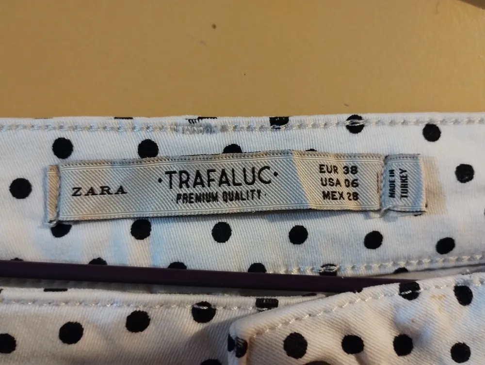 Calça skinny Zara poá