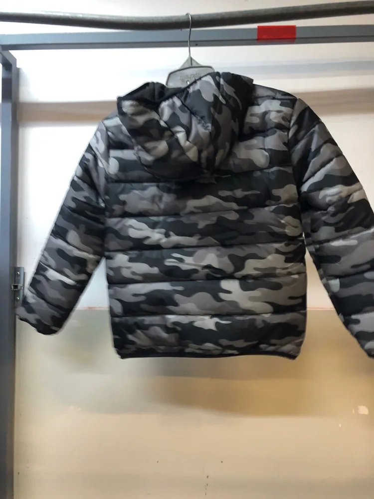 jaqueta puffer infantil camuflada 10