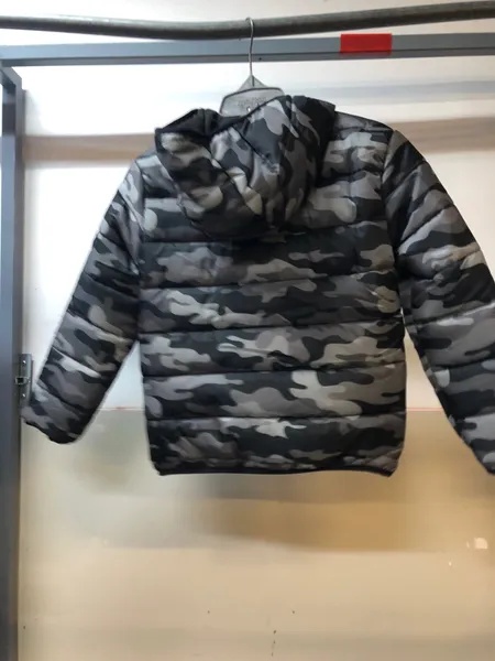 jaqueta puffer infantil camuflada 10