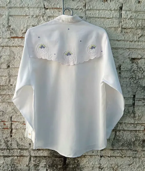Camisa feminina bordada vintage