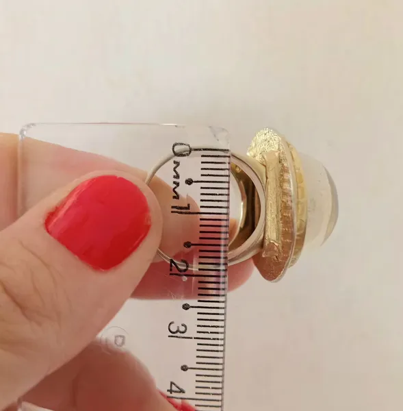 Anel vintage dourado preto e branco