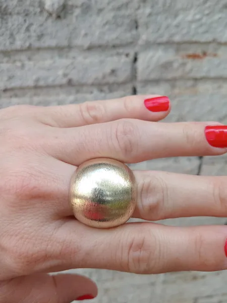 Anel maximalista dourado